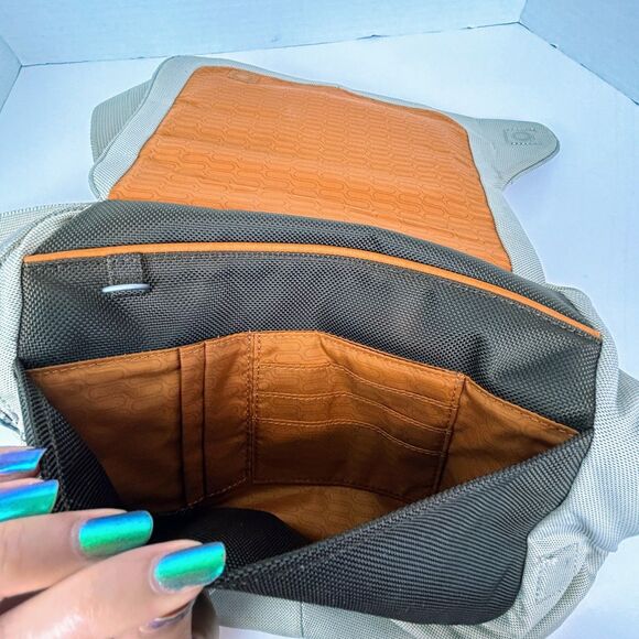 Tumi T Tech Flow Flap Crossbody Bag Nylon Beige Travel Handbag Messenger Purse - Picture 5 of 16